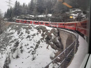 Von Mailand aus: Tagestour durch die Alpen mit Bernina-Zugfahrt