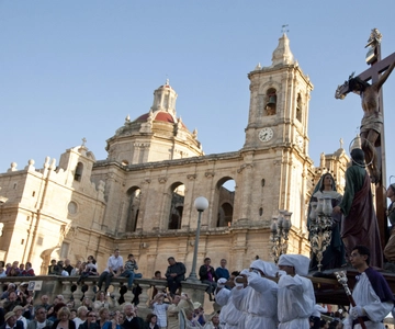 Procession de Pâques du Vendredi saint avec commentaire et transport