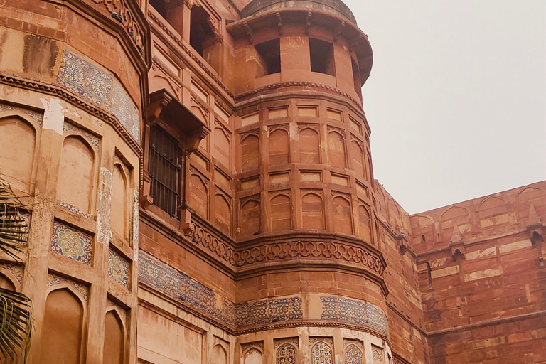Da Jaipur: Tour privato dell&#039;alba di Tajmahal e della città di Agra in autoAuto AC con autista e guida + drop Jaipur o Delhi