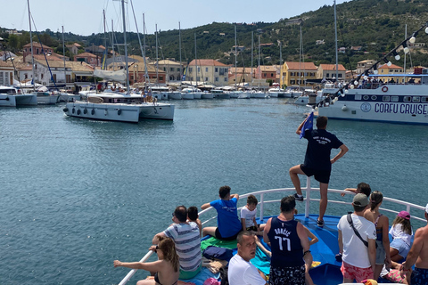 Parga: Iconic Paxos, Antipaxos & Blue Caves Cruise with Swim