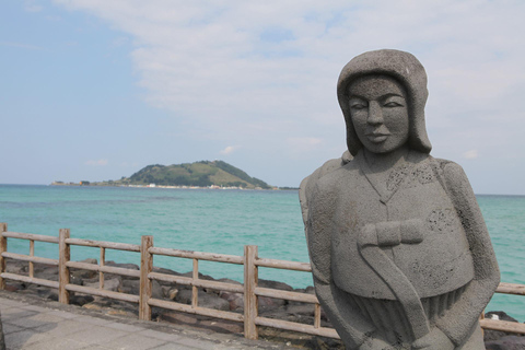 Jeju West Tour z lunchem i wstępem w cenieWycieczka na wyspę Jeju WEST z opłatą za wstęp i lunchem