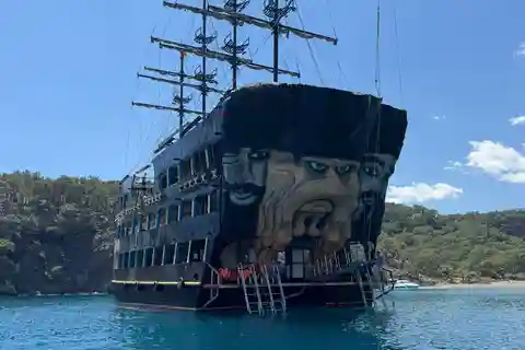 Antalya/Kemer: Öğle Yemekli Tekne Turu Mağara ve Koyları Ziyaret