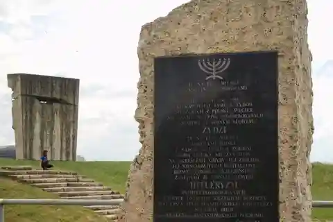 Crucero por el Vístula de Cracovia y Visita al Campo de Concentración de Plaszow