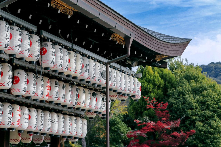 Osaka : Kyoto Arashiyama, Sanzen-in, Bambouseraie, Érables d'automnePrise en charge à la gare de Kyoto, sortie Hachijo, à 9 h 50.