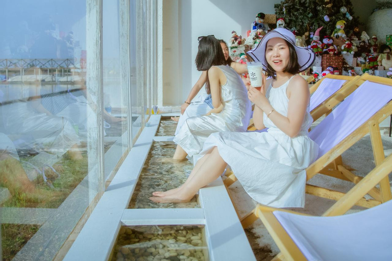 Bangkok:Floating Market & Maeklong Train Market Premium Tour