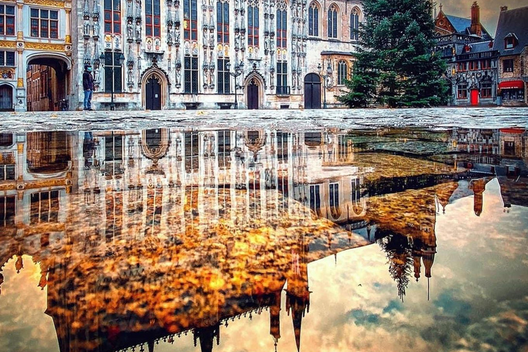 Bruges: Backstage Pass City Tour with Chocolate & Waffles