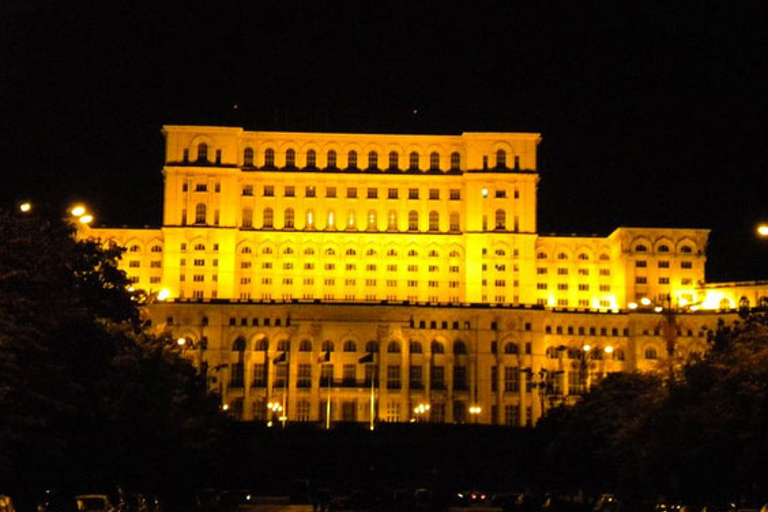 Bucarest de noche: tour en coche de 1,5 horasOpción estándar