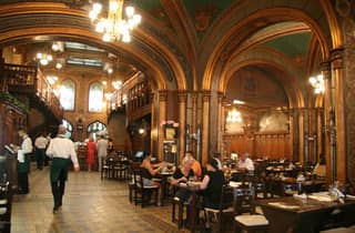 Tour serale di Bucarest e cena tradizionale
