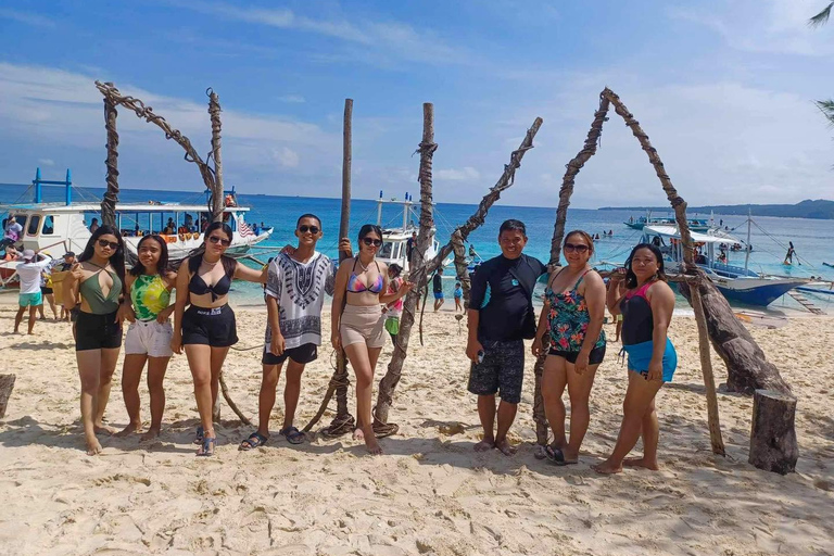 Boracay: Giro delle isole con pranzo, parasailing, Crystal Cove