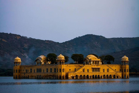 Delhi to Jaipur: Private Full-Day Guided City Highlights Car + Guide + Tickets+ Lunch