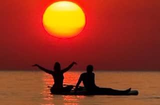 Paddleboarding bei Sonnenaufgang in Barcelona – Fotos und Frühstück inklusive