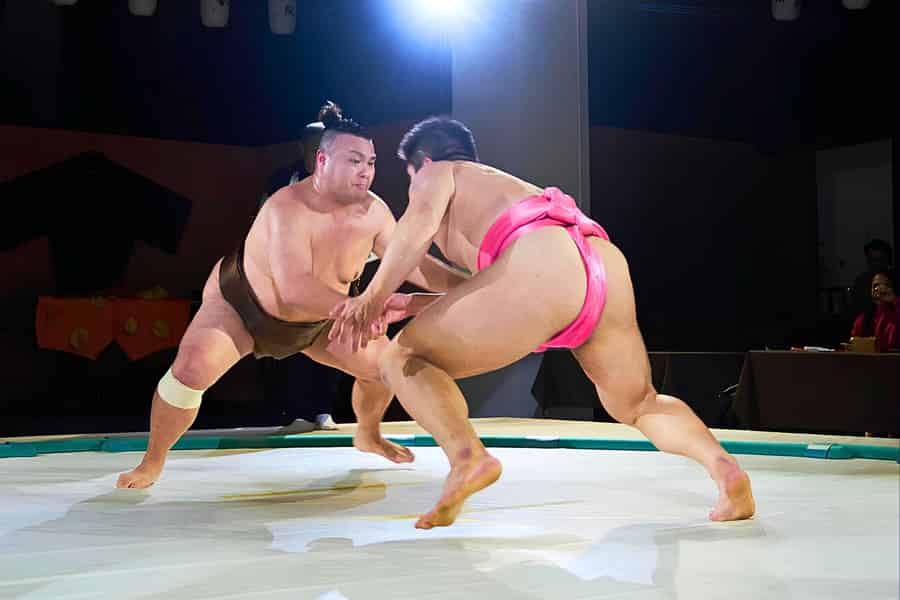Osaka-Sumo-Erlebnis: Sumo-Show, Sumo & Hot Pot. Foto: GetYourGuide Osaka-Sumo-Erlebnis: Sumo-Show, Sumo & Hot Pot. Foto: GetYourGuide