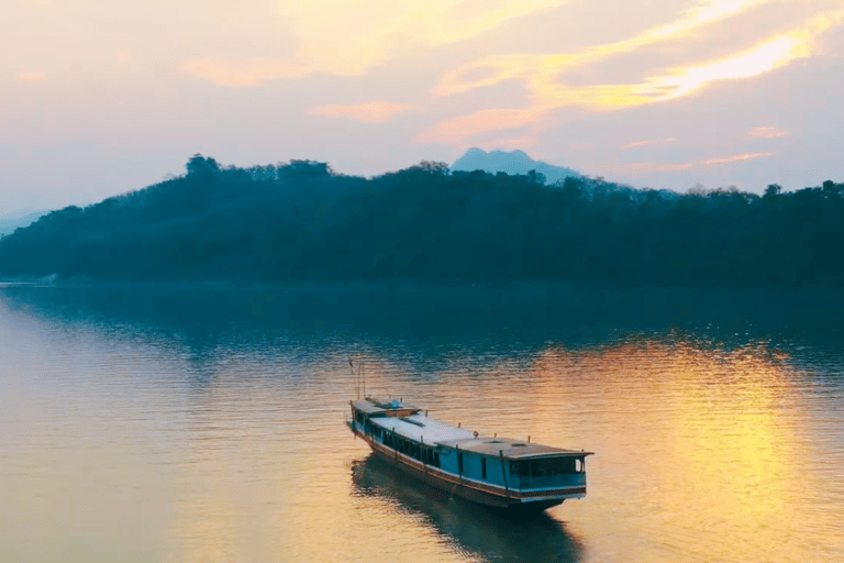 Chiang Mai: 2-Day Luang Prabang Slow Boat Tour & Hotel Chiang Mai:2-Day River Cruise to Luang Prabang&Pak Ou Caves