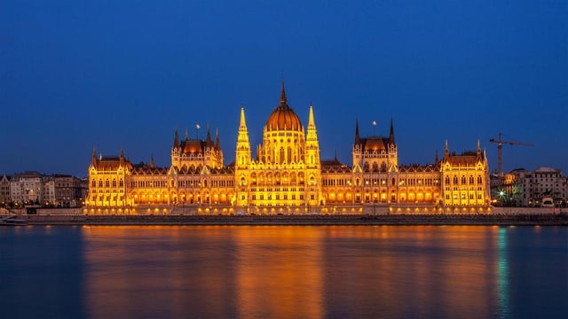 Budapest: crociera panoramica del Parlamento con prosecco Törley