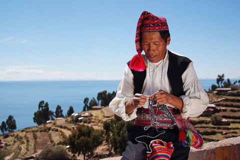 Puno: Visita de dia inteiro à Ilha de Uros - Taquile