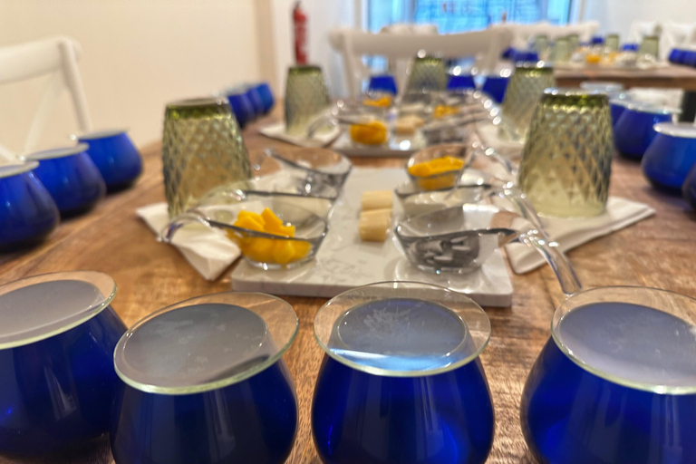 Granada: Extra Virgin Olive Oil Tasting Private: Professional olive oil tasting