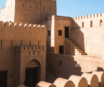 Amouage & Nizwa Full-Day Tour: Fort, Souq & Barakat Al Mouz