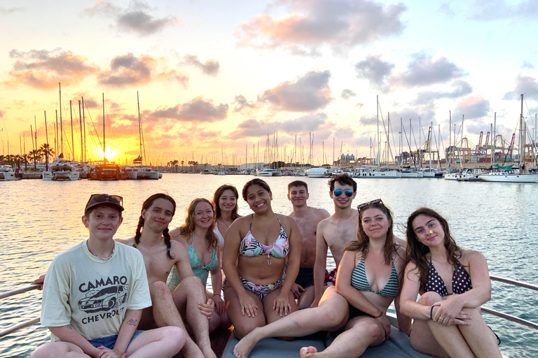 Valencia: Private Motorboat Cruise with Drinks
