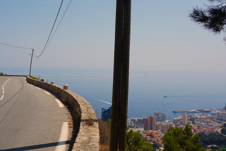 Discover the French Riviera in a Méhari, between Nice and Monaco with a guide.