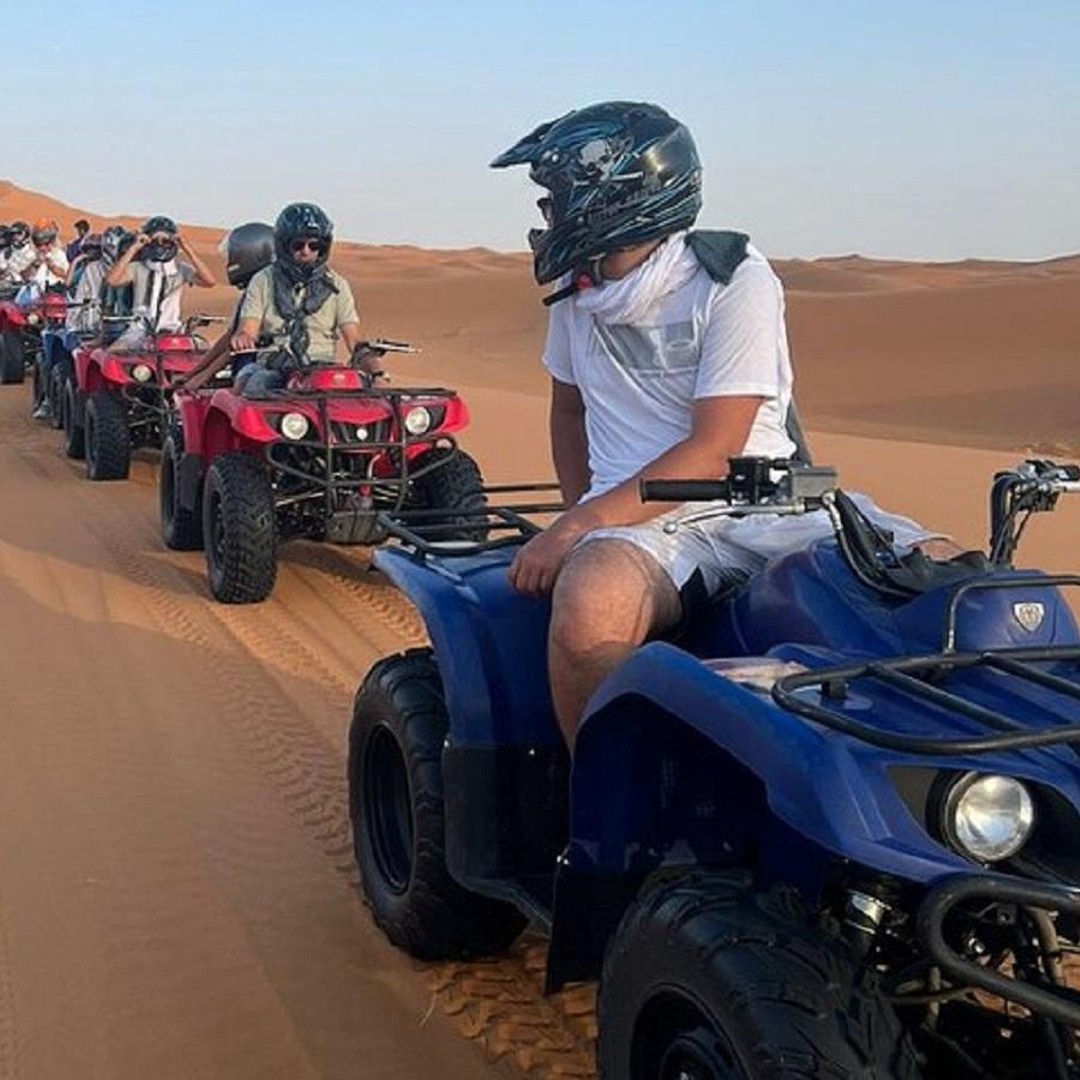 Randonnée en quad dans les dunes de sable du désert de Merzouga Erg Chebbi