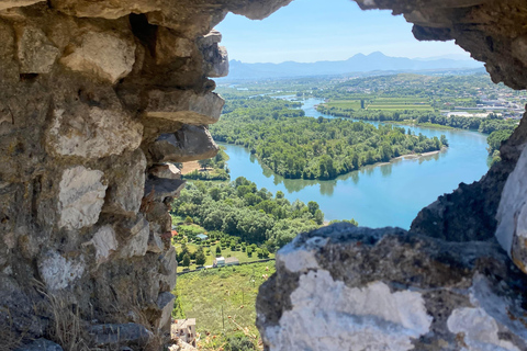 Desde Tirana / Durres : Excursión de un día a Shkodra con paseo por el lago