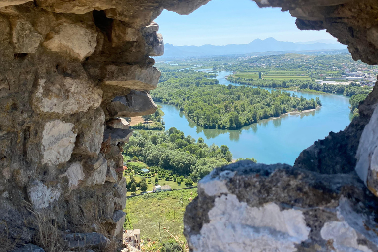 Desde Tirana / Durres : Excursión de un día a Shkodra con paseo por el lago