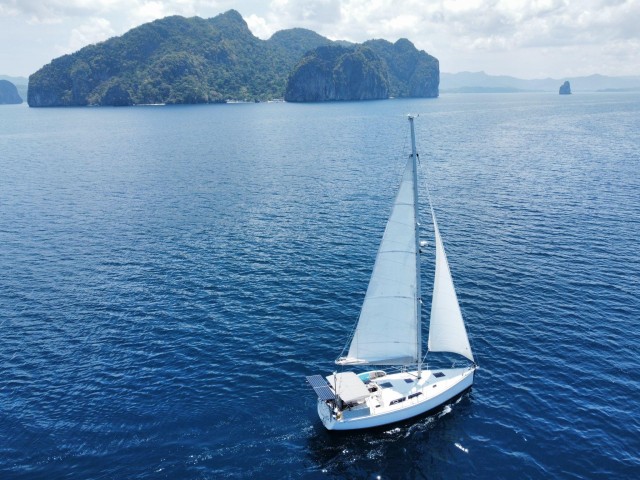 Visit Day cruise on Sailing Yacht in El Nido, Palawan, Philippines