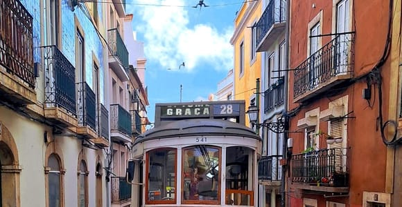Lisbon Tram Sightseeing Tour: Príncipe Real to Graça and Viewpoints