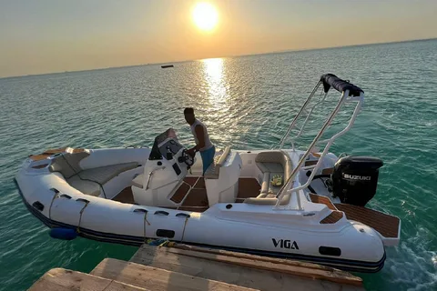 Hurghada : Bateau rapide privé vers les îles d'Orange et de Nemo avec déjeuner