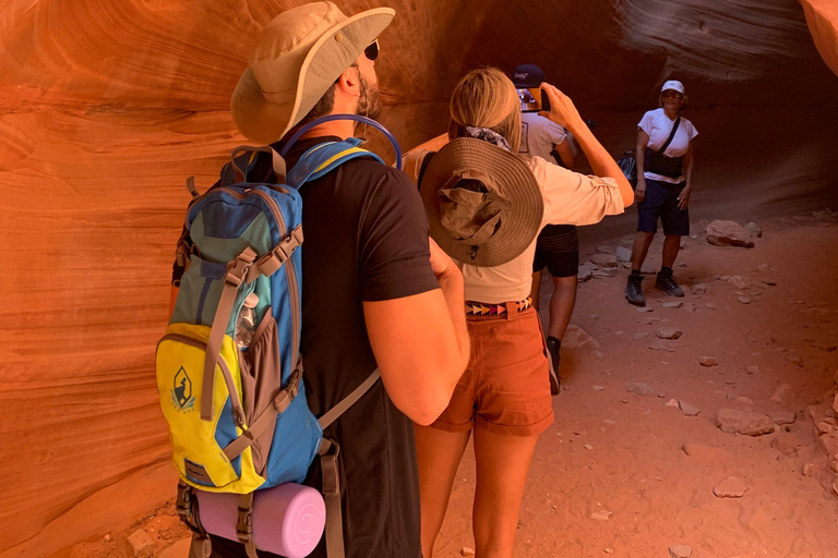 From Kanab: 3-Hour Peek-a-Boo Slot Canyon Hiking/Photo Tour