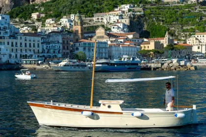 Amalfi cost boat :tour in barca con gozzo tradizionale