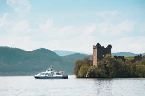 Dochgarroch: Loch Ness and Caledonian Canal 2-Hour Cruise