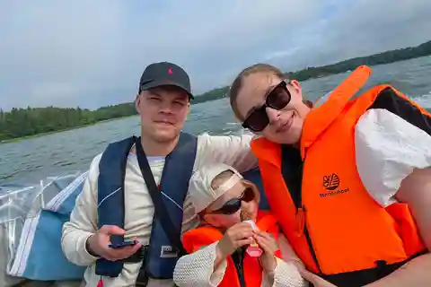 Rovaniemi: Sommarutflykt med båt och förfriskningar