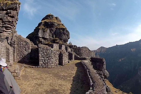 Waqrapukara Tour: 2 Days from Cusco