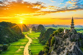 Ninh Bình: Tràng An Bootsfahrt, Bich Dong, Mua-Höhle bei Sonnenuntergang