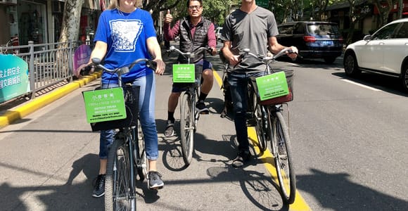 Shanghai: Halbtägige Radtour mit lokalen Spezialitäten