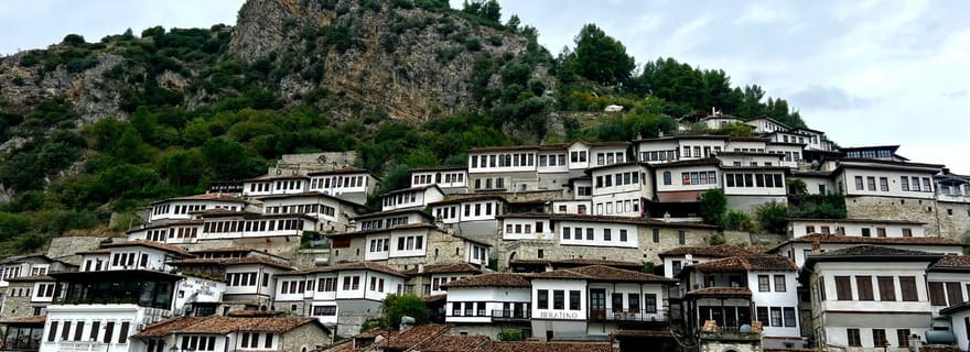 Depuis Durres/Golem/Qerret : excursion d'une journée à Berat et au lac Belshi