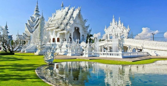 Chiang Mai: White Temple, Golden Triangle & Boat Tour