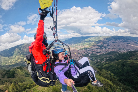 Medellín: Paralotniarstwo z ekspertami + DARMOWE zdjęcia i filmyMedellín: lot paralotnią z ekspertami + DARMOWE zdjęcia i filmy