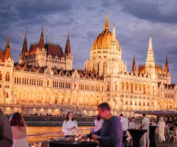 Budapest: crociera Lotus con bevande premium illimitate