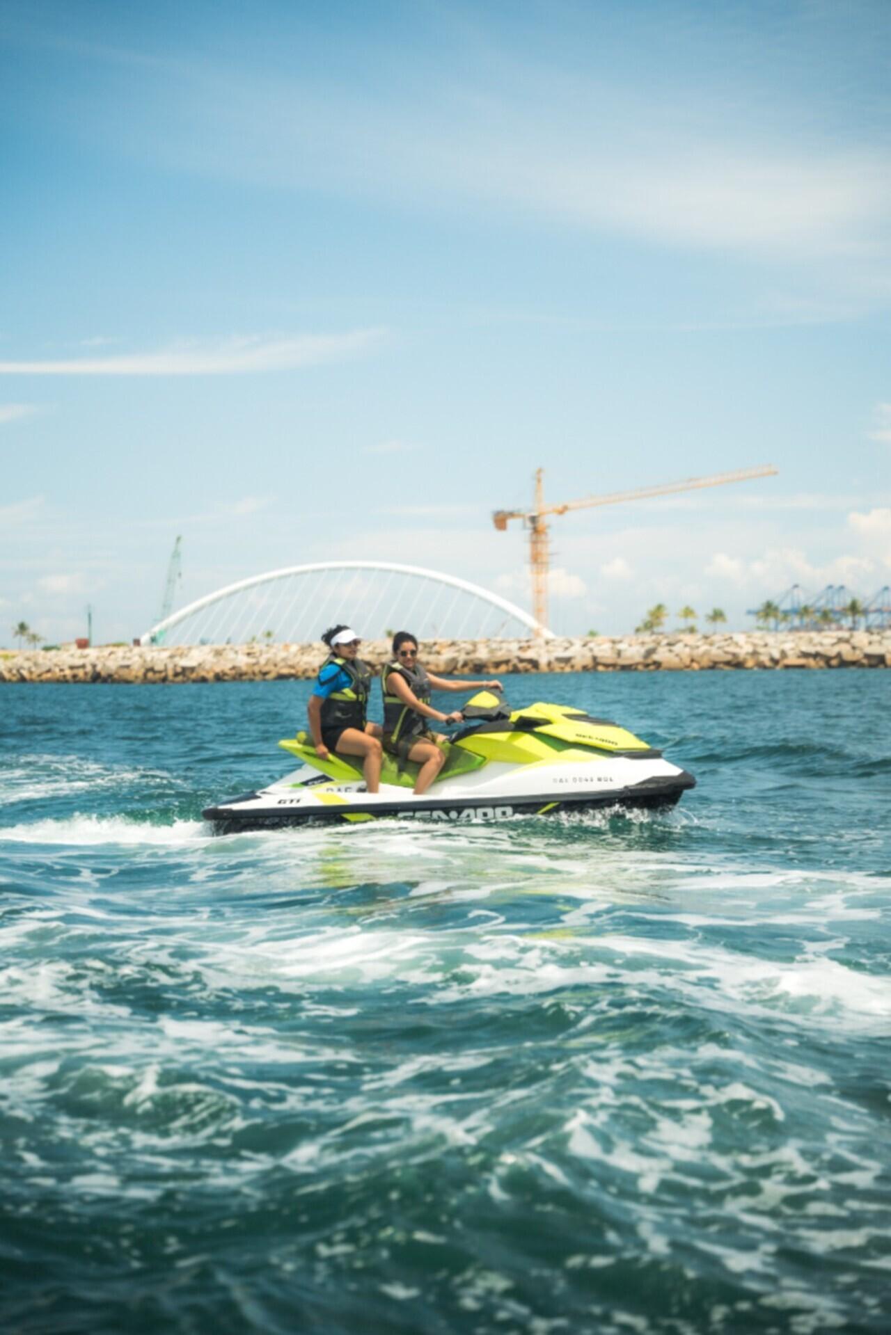 Port City: Geführte Jetski-Safari mit Kursleiter