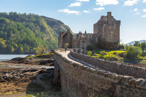 Inverness: Isle of Skye, Fairy Pools, & Castles Day Trip