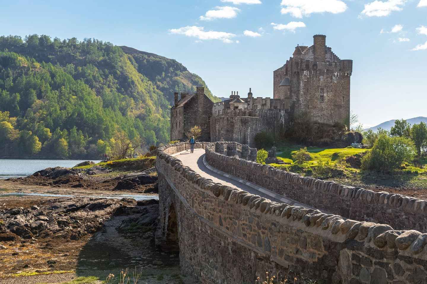 Inverness: Isle of Skye, Fairy Pools, & Castles Day Trip