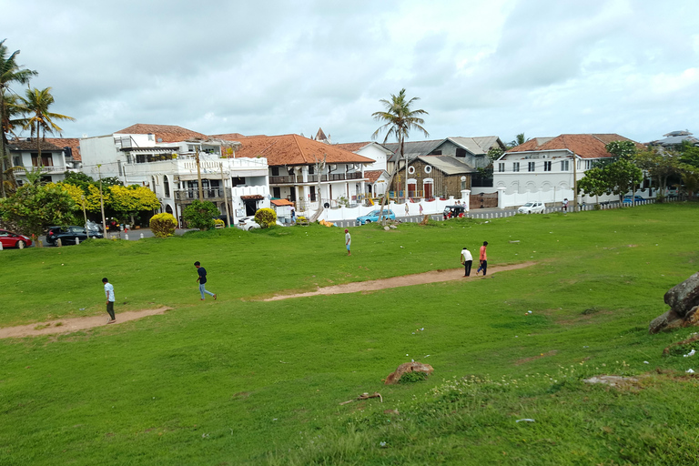 Galle Fort Walk: Silver Jewelry Making & Home-Cooked Food