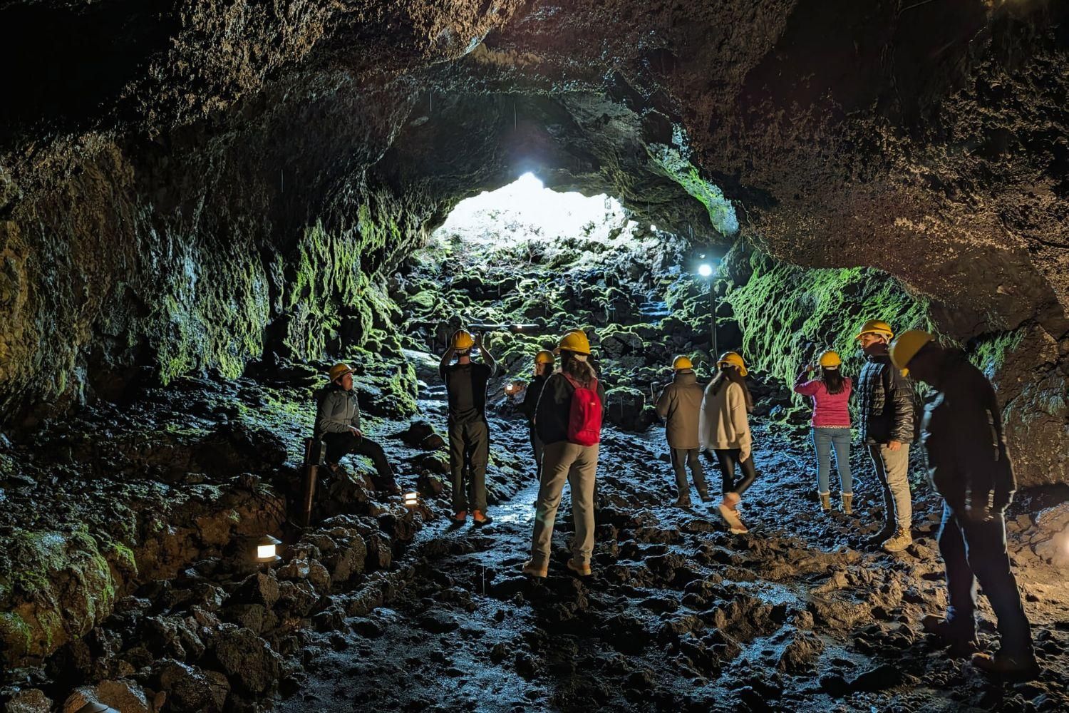 Pucón: Tour zu den Vulkanhöhlen mit Wanderwegen und jahrtausendealter Lava