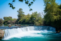 Von Alanya aus: Bootstour auf dem Manavgat-Fluss mit Wasserfall und Basar