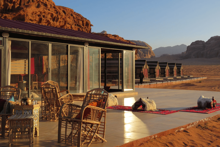 Wadi Rum: Burdah Bergwanderung und -besteigung + traditionelles Mittagessen