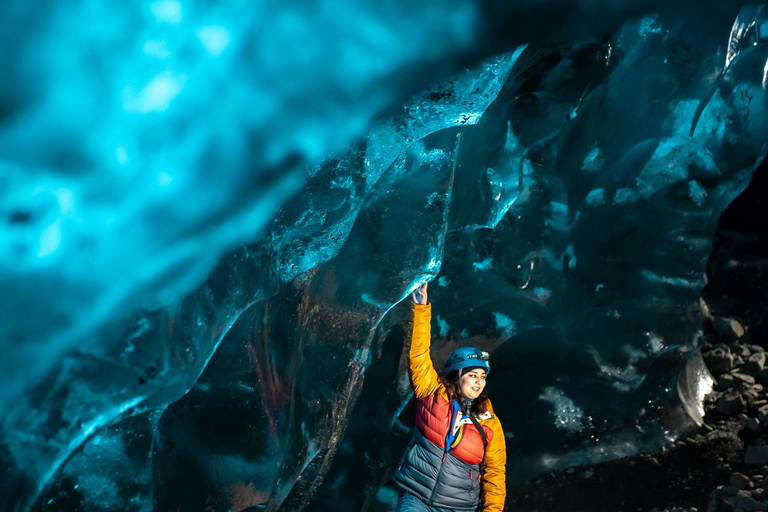 من جوكولسارلون: جولة كهف الجليد الأزرق في فاتناجوكولFrom Jökulsárlón: Vatnajökull Glacier Blue Ice Cave Tour