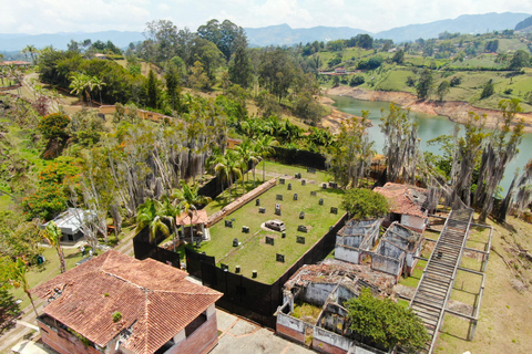 Van Guatape: Pablo Escobar Mansion, Paintball &amp; boottocht