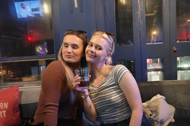 Glasgow: Guided Pub Crawl with Shots and Drink Discounts